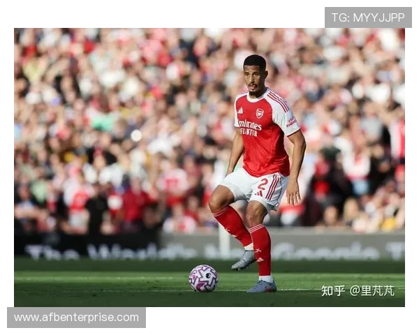 利兹联近期比赛亮点：攻防表现稳健，竞争力持续提升