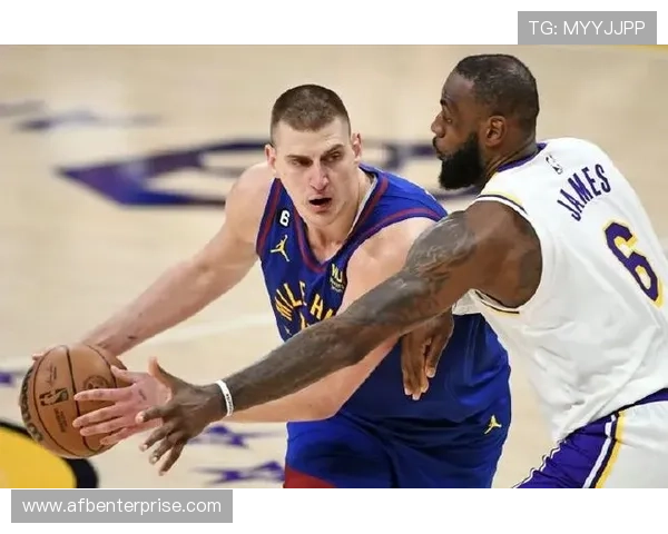 哈登挡拆对约基奇比以往更靠无球拉开提升三分威胁