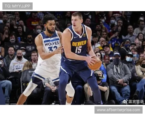 戈贝尔挡拆吸引包夹拉开对方内线空档